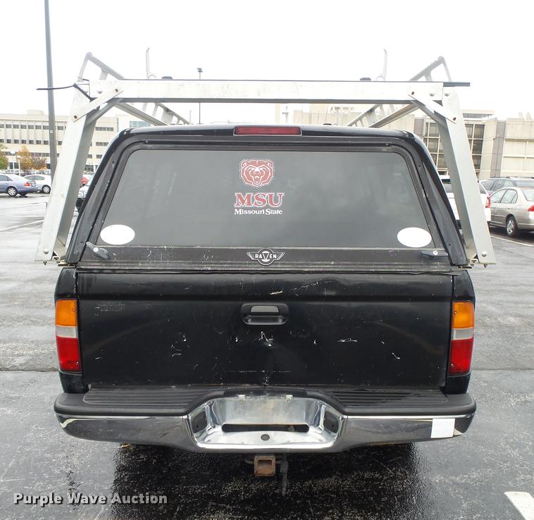 image for item DS9713 1999 Toyota Tacoma XtraCab pickup truck