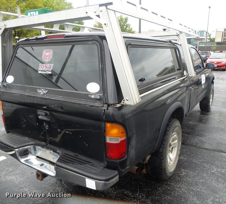 image for item DS9713 1999 Toyota Tacoma XtraCab pickup truck