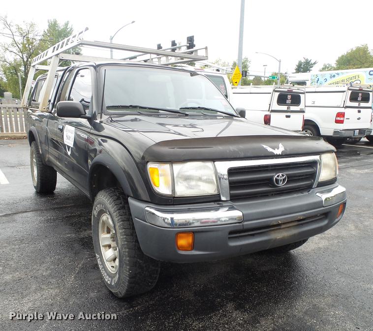image for item DS9713 1999 Toyota Tacoma XtraCab pickup truck