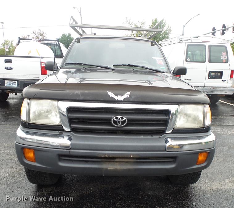 image for item DS9713 1999 Toyota Tacoma XtraCab pickup truck