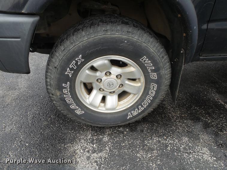 image for item DS9713 1999 Toyota Tacoma XtraCab pickup truck