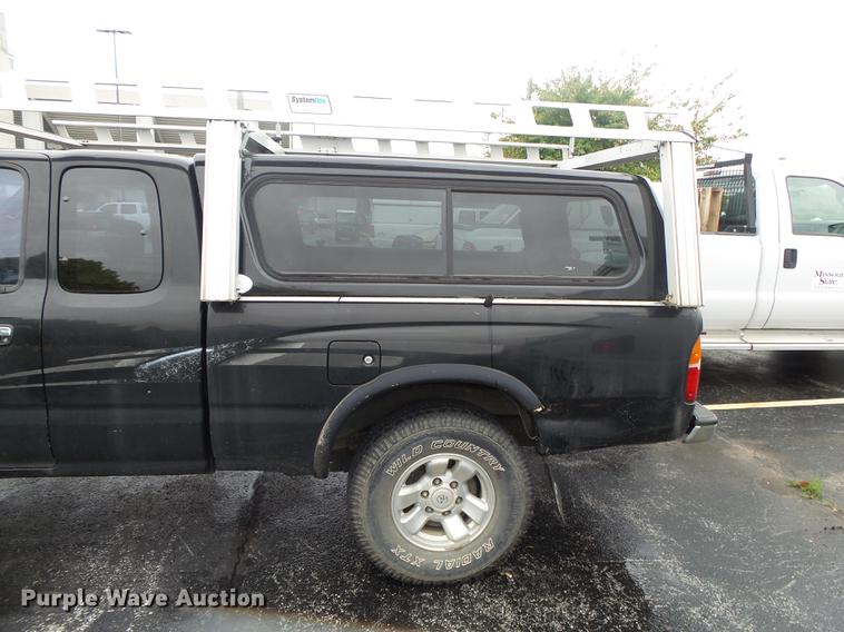 image for item DS9713 1999 Toyota Tacoma XtraCab pickup truck