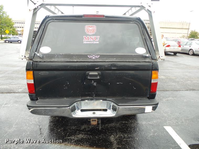 image for item DS9713 1999 Toyota Tacoma XtraCab pickup truck