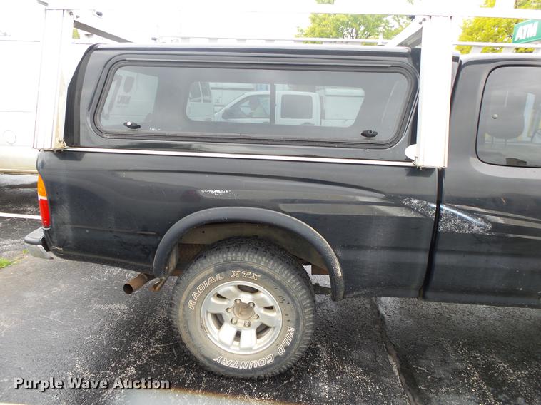 image for item DS9713 1999 Toyota Tacoma XtraCab pickup truck