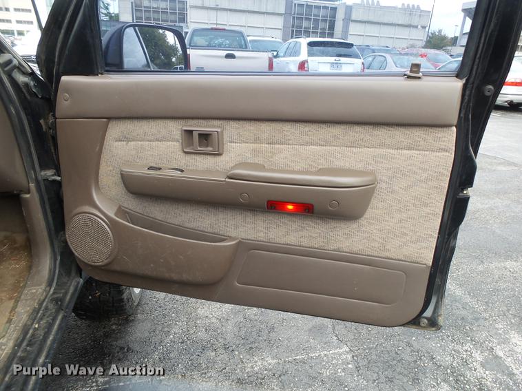 image for item DS9713 1999 Toyota Tacoma XtraCab pickup truck