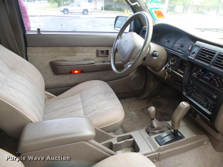 image for item DS9713 1999 Toyota Tacoma XtraCab pickup truck