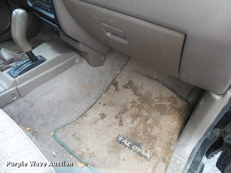 image for item DS9713 1999 Toyota Tacoma XtraCab pickup truck