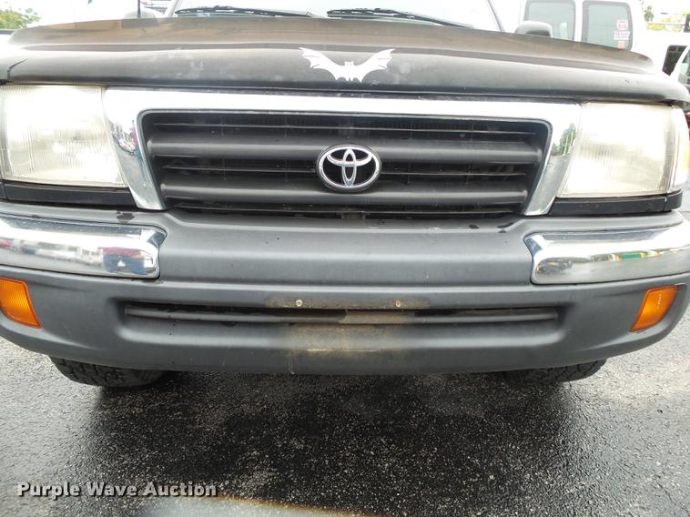 image for item DS9713 1999 Toyota Tacoma XtraCab pickup truck