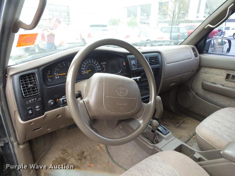 image for item DS9713 1999 Toyota Tacoma XtraCab pickup truck