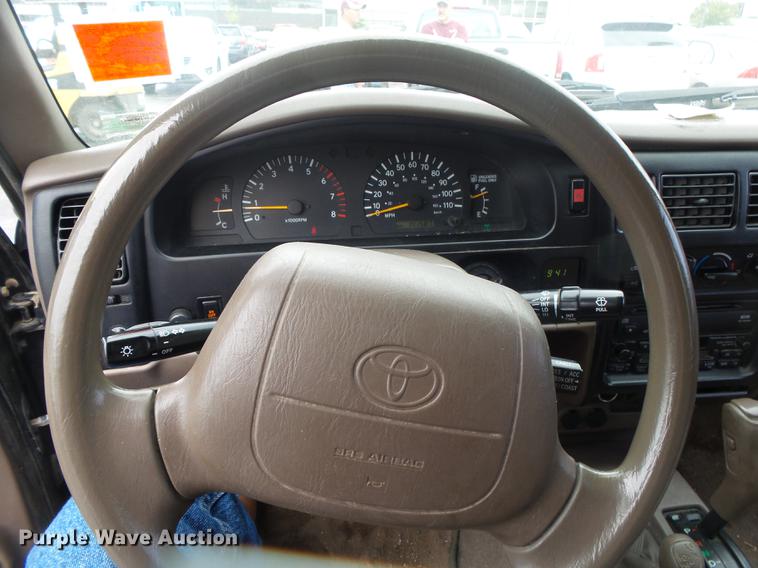 image for item DS9713 1999 Toyota Tacoma XtraCab pickup truck