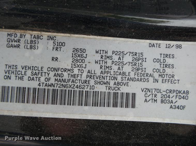 image for item DS9713 1999 Toyota Tacoma XtraCab pickup truck