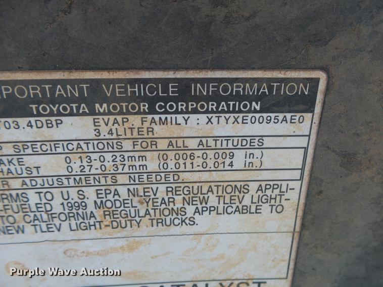 image for item DS9713 1999 Toyota Tacoma XtraCab pickup truck