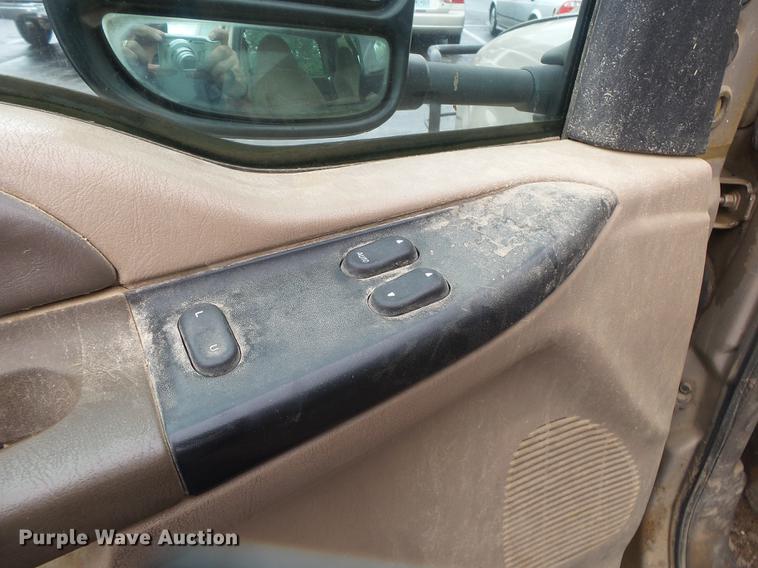 image for item DS9714 1999 Ford F350 Super Duty SuperCab pickup truck