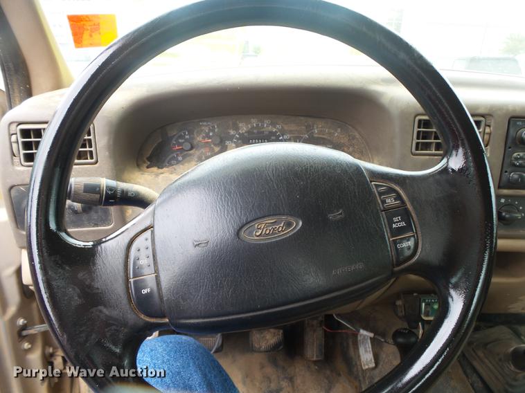 image for item DS9714 1999 Ford F350 Super Duty SuperCab pickup truck