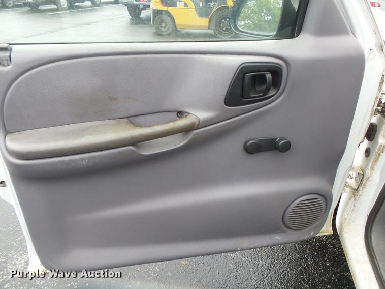 image for item DS9715 2000 Dodge Dakota pickup truck