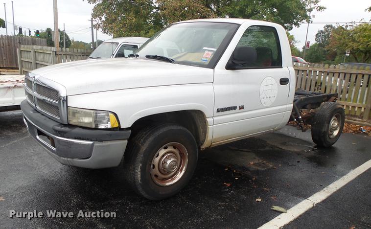 image for item DS9717 2001 Dodge Ram 2500 pickup truck