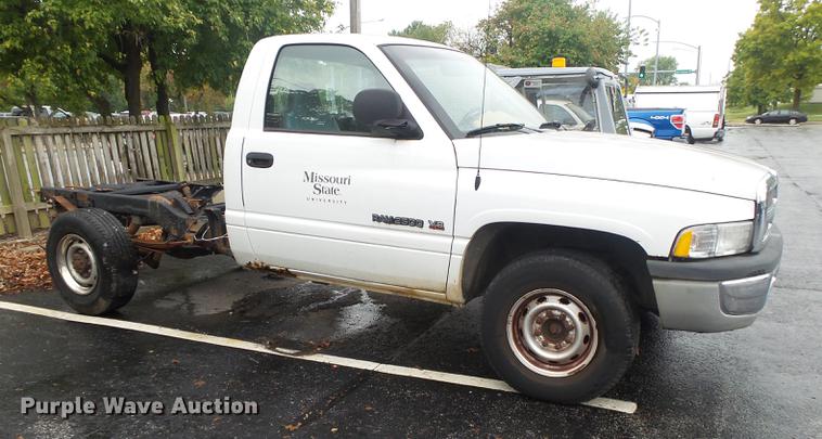 image for item DS9717 2001 Dodge Ram 2500 pickup truck