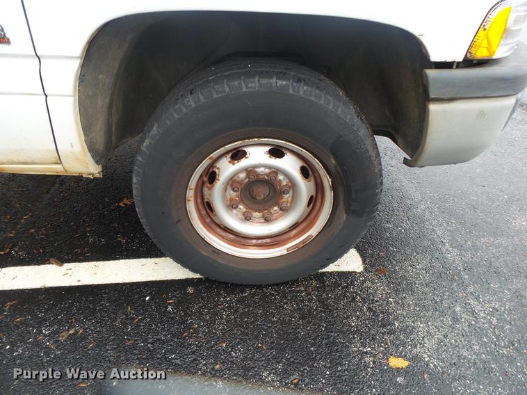 image for item DS9717 2001 Dodge Ram 2500 pickup truck