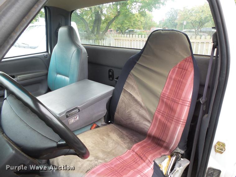 image for item DS9717 2001 Dodge Ram 2500 pickup truck