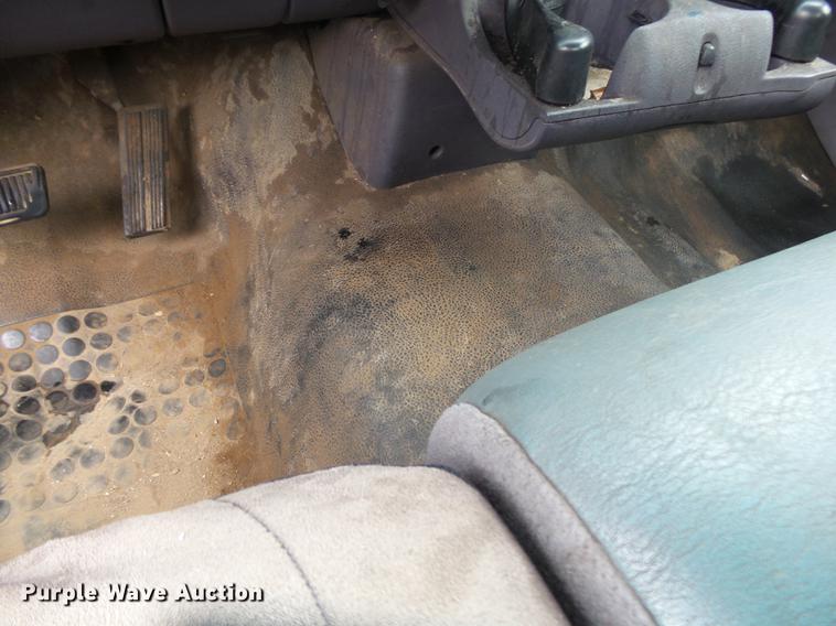 image for item DS9717 2001 Dodge Ram 2500 pickup truck