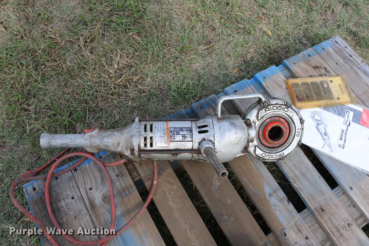 image for item DW9948 Ridgid 700 pipe threader