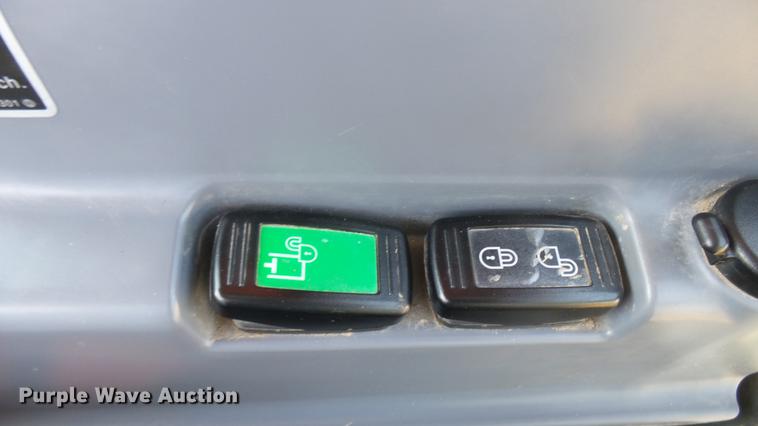 image for item EB9073 Kubota L6060 MFWD tractor