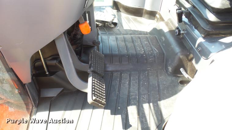 image for item EB9073 Kubota L6060 MFWD tractor