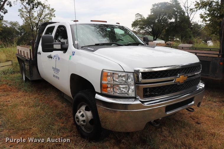 image for item ED9506 2012 Chevrolet Silverado 3500HD Crew Cab flatbed pickup truck