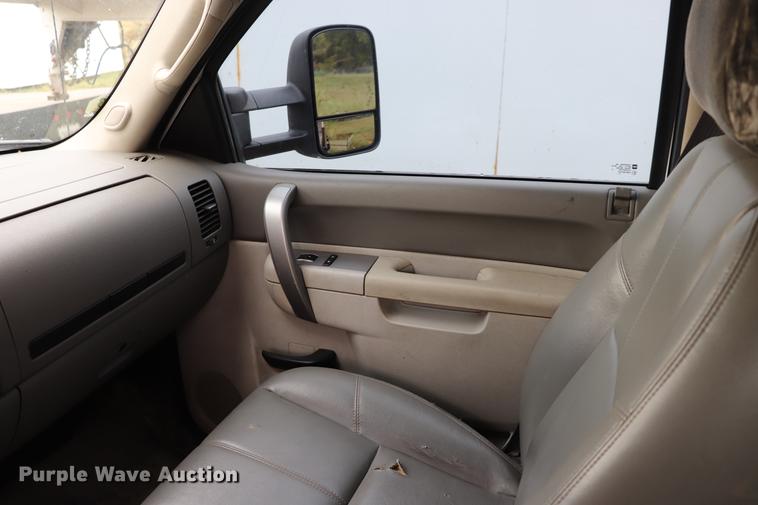 image for item ED9506 2012 Chevrolet Silverado 3500HD Crew Cab flatbed pickup truck