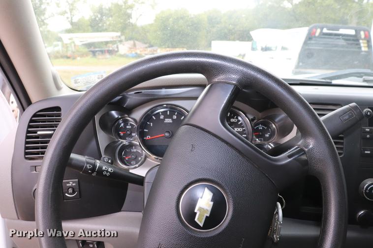 image for item ED9506 2012 Chevrolet Silverado 3500HD Crew Cab flatbed pickup truck