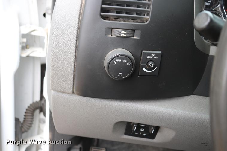 image for item ED9506 2012 Chevrolet Silverado 3500HD Crew Cab flatbed pickup truck