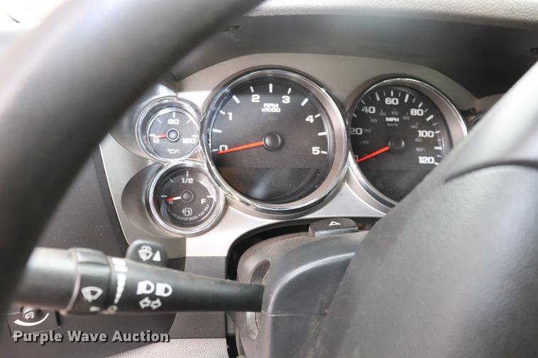 image for item ED9506 2012 Chevrolet Silverado 3500HD Crew Cab flatbed pickup truck