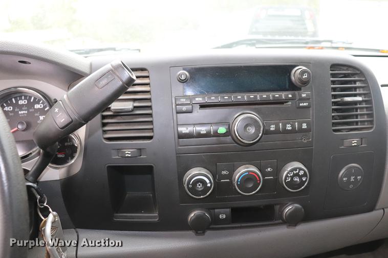 image for item ED9506 2012 Chevrolet Silverado 3500HD Crew Cab flatbed pickup truck