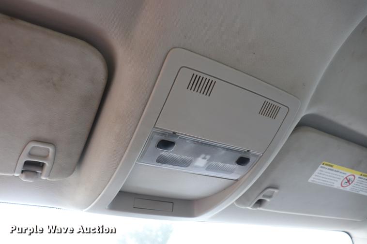 image for item ED9506 2012 Chevrolet Silverado 3500HD Crew Cab flatbed pickup truck