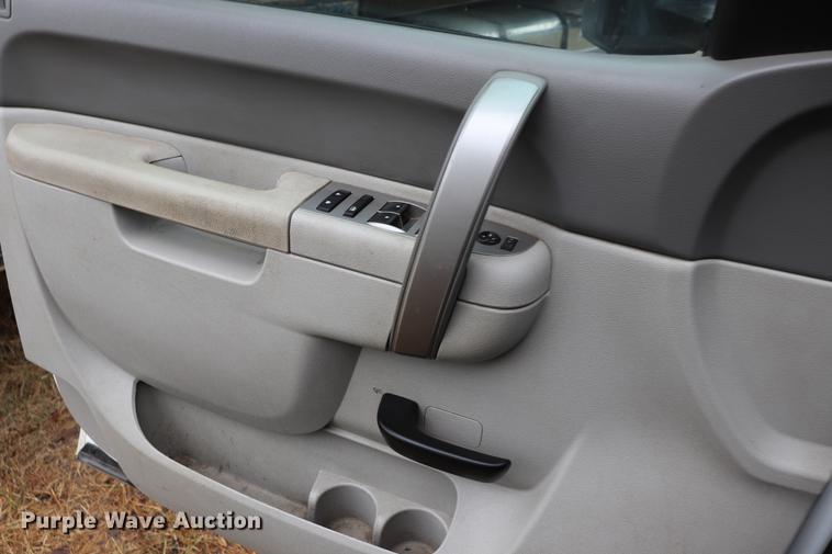 image for item ED9506 2012 Chevrolet Silverado 3500HD Crew Cab flatbed pickup truck