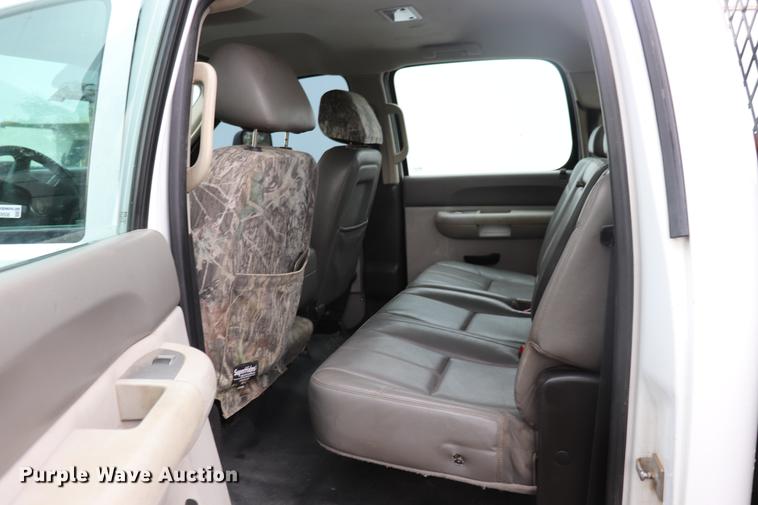 image for item ED9506 2012 Chevrolet Silverado 3500HD Crew Cab flatbed pickup truck