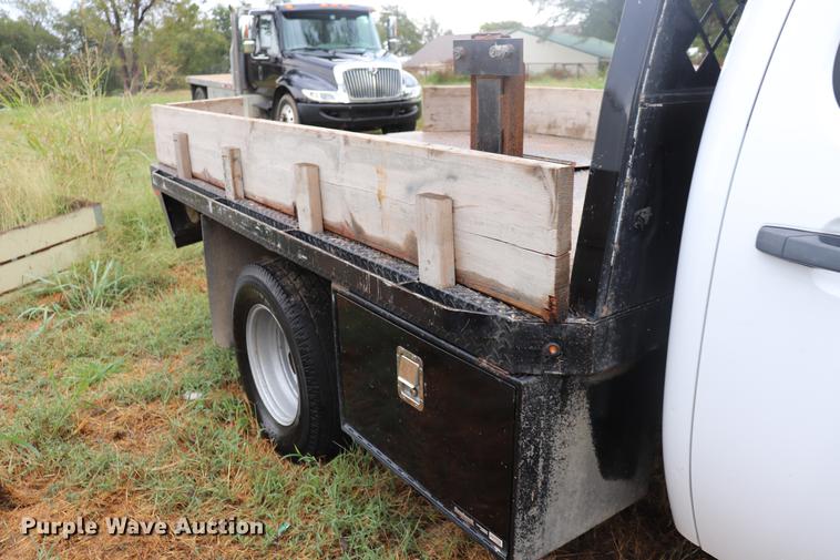 image for item ED9506 2012 Chevrolet Silverado 3500HD Crew Cab flatbed pickup truck