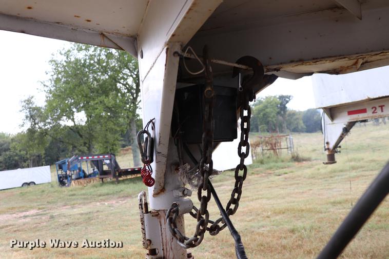 image for item ED9508 2000 CM 8X20G00SENECK enclosed cargo trailer