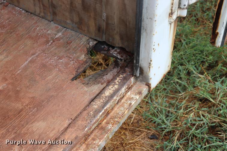 image for item ED9508 2000 CM 8X20G00SENECK enclosed cargo trailer