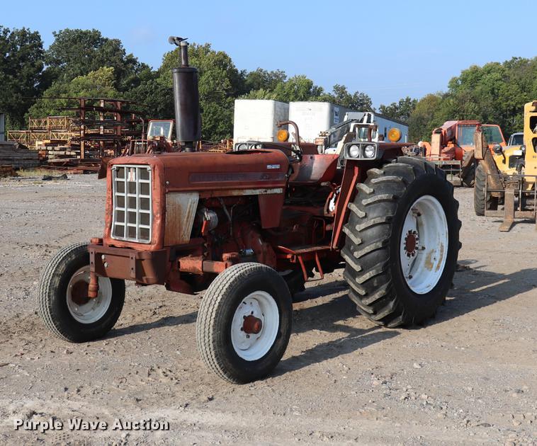 image for item ED9518 International 674 tractor