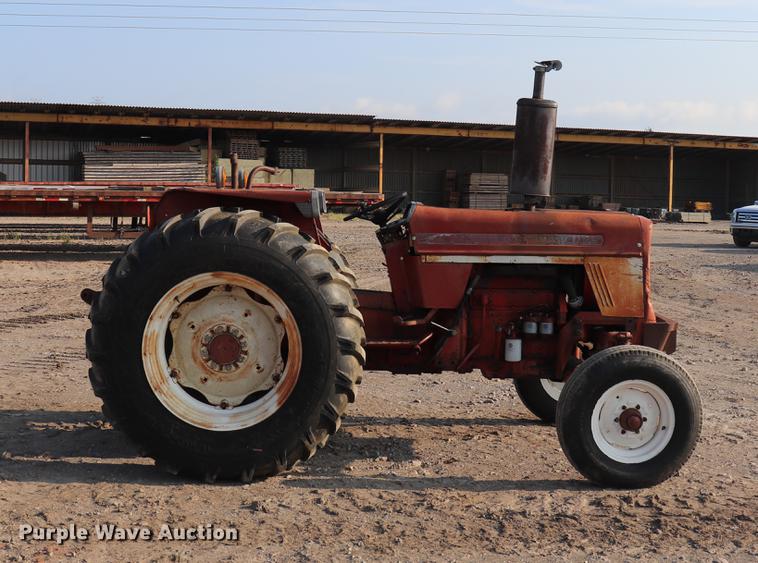 image for item ED9518 International 674 tractor