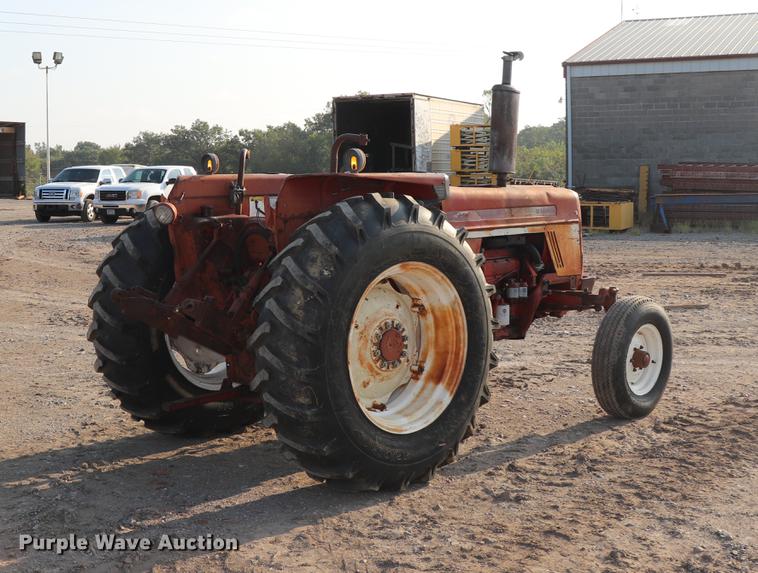 image for item ED9518 International 674 tractor