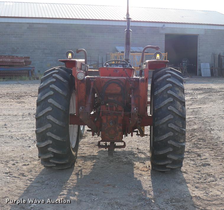 image for item ED9518 International 674 tractor