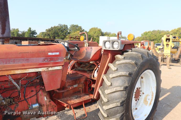 image for item ED9518 International 674 tractor