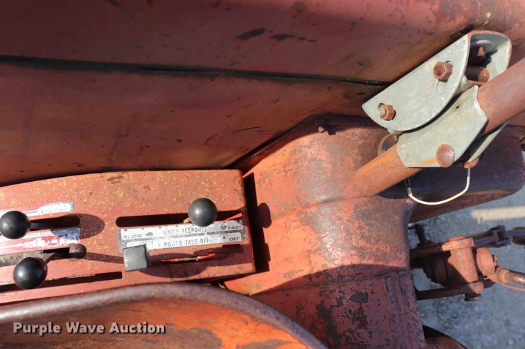 image for item ED9518 International 674 tractor