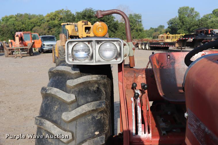 image for item ED9518 International 674 tractor