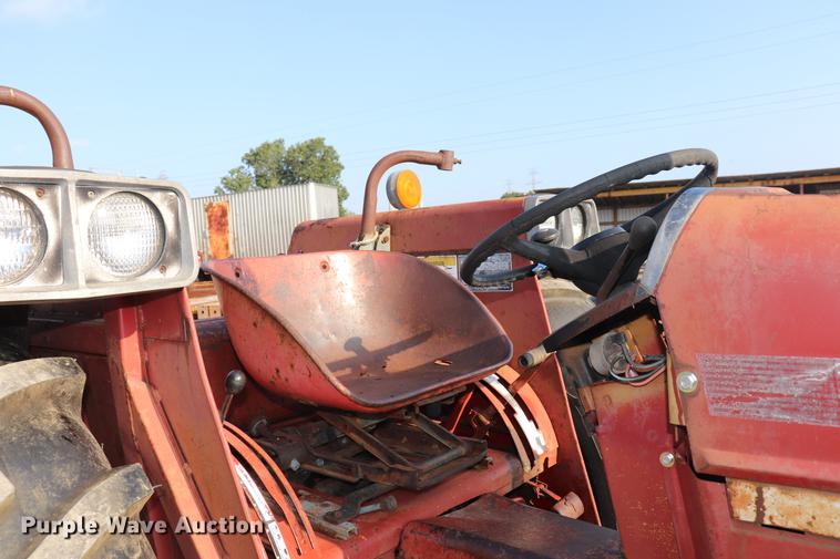 image for item ED9518 International 674 tractor