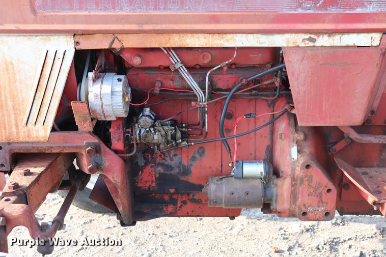 image for item ED9518 International 674 tractor