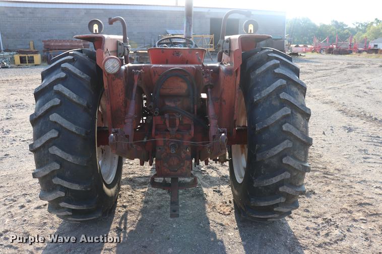 image for item ED9518 International 674 tractor