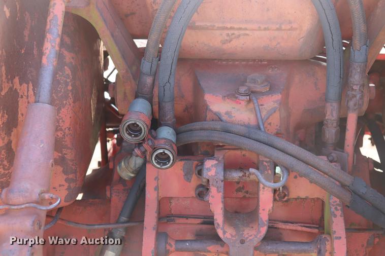 image for item ED9518 International 674 tractor